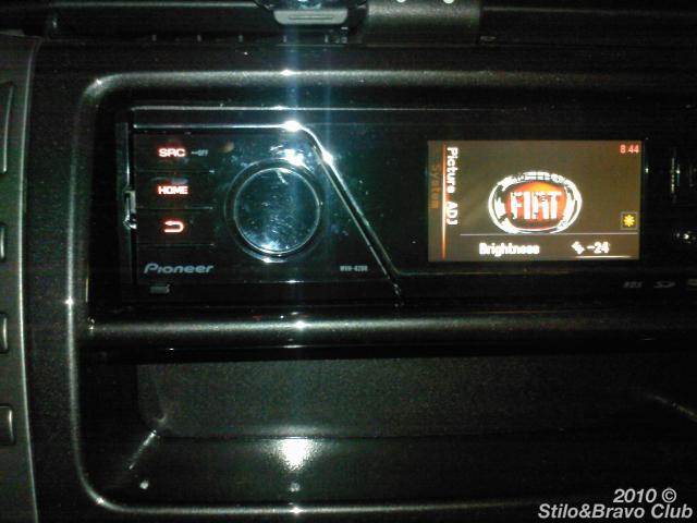 Pioneer MVH-8200 (3)