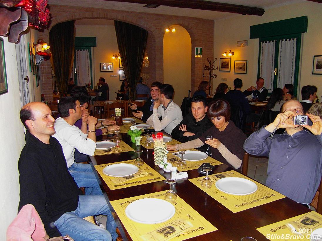 Tavolata alla Pizzeria da sx