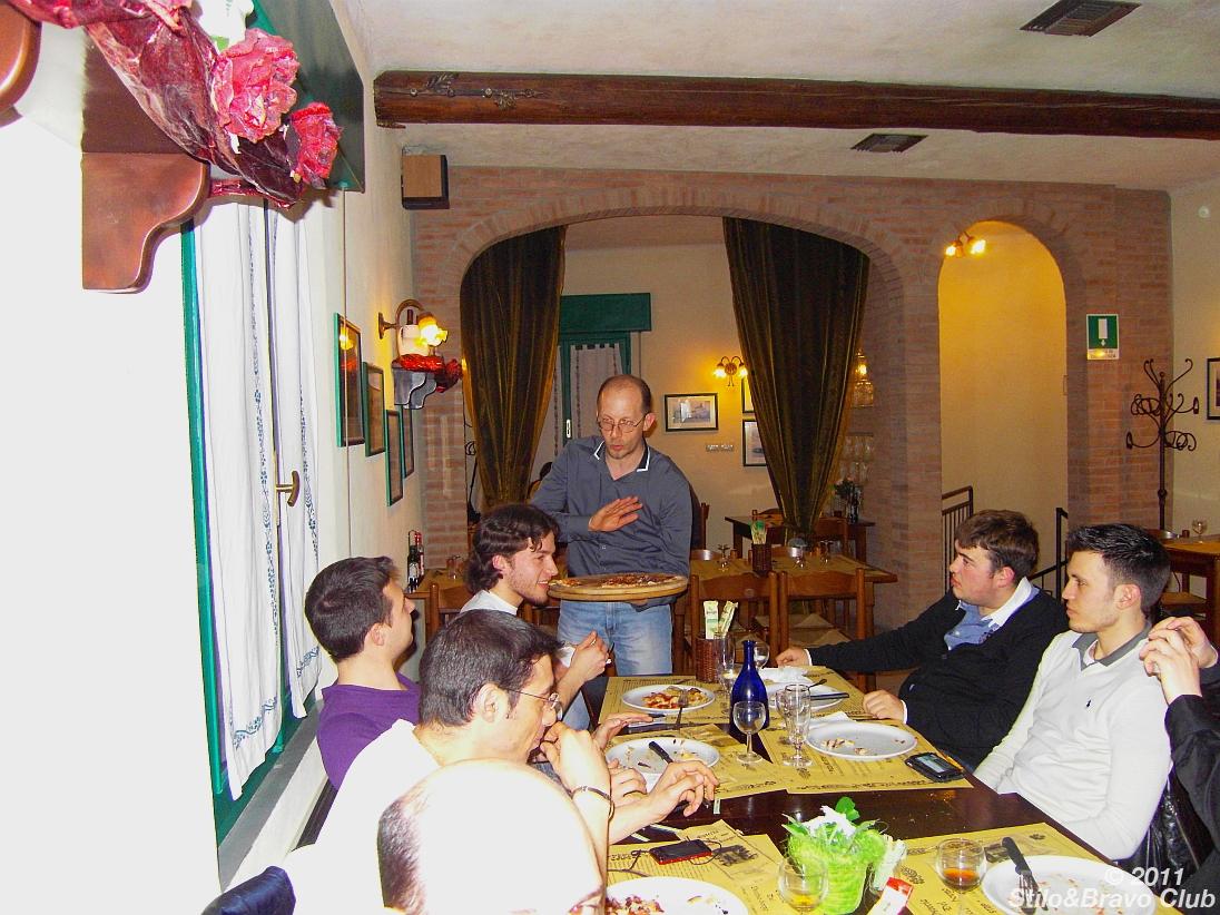 ...insiste con Michele, ma riceve un 2 di picche...alla fine la mangeremo tutta noi!!!